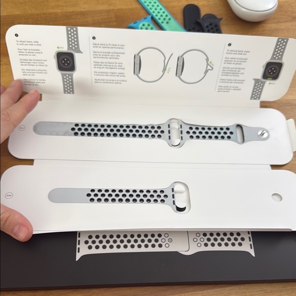 Apple Watch Nike Sport Band size (S/M) & (M/L) - Picture 4 of 4